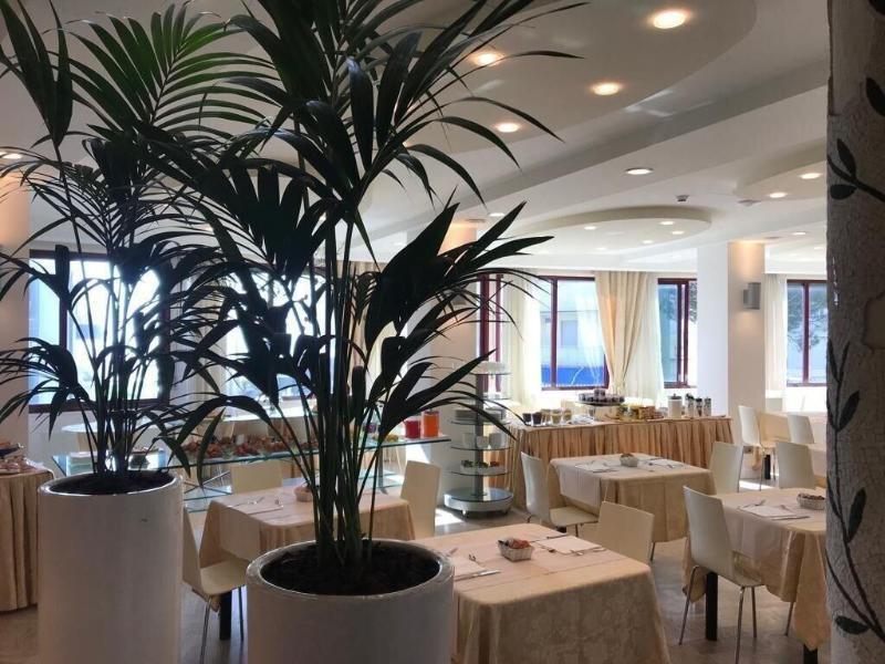 Hotel Caraibi Milano Marittima Kültér fotó
