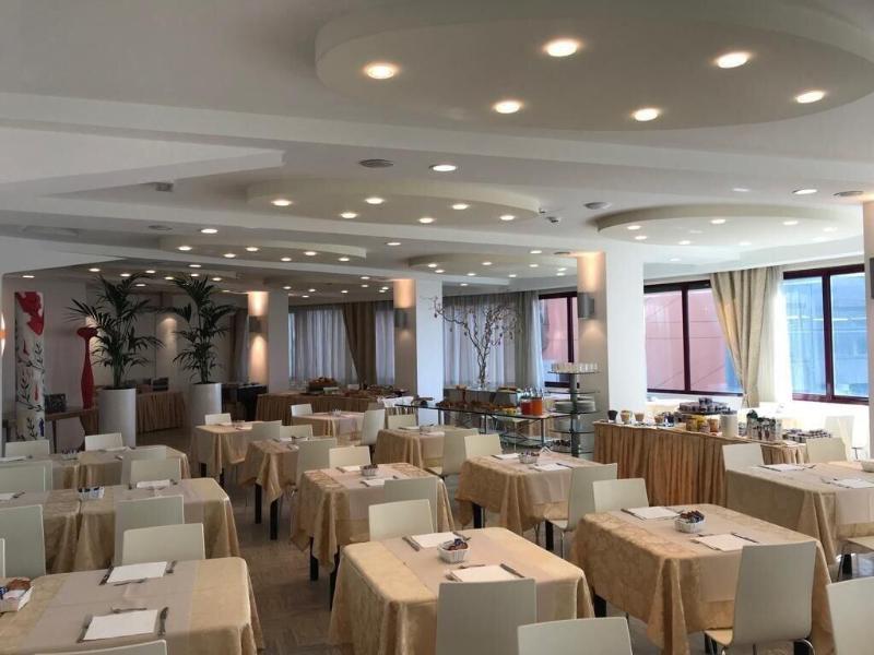 Hotel Caraibi Milano Marittima Kültér fotó