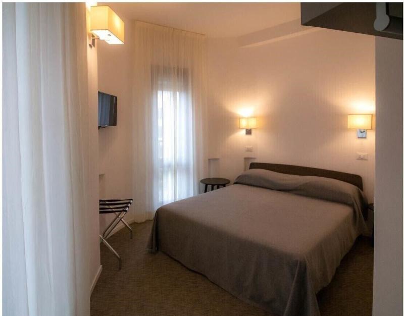 Hotel Caraibi Milano Marittima Kültér fotó