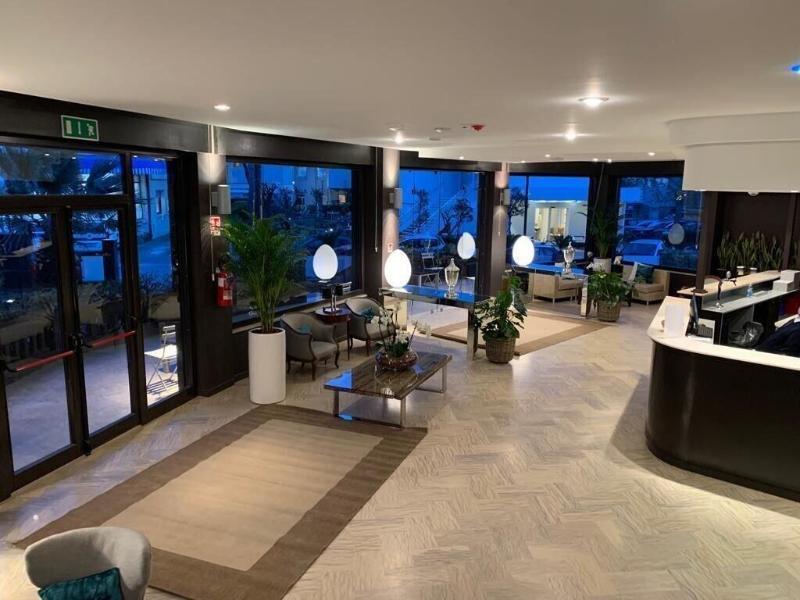 Hotel Caraibi Milano Marittima Kültér fotó