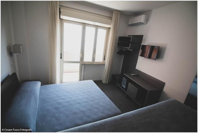 Hotel Caraibi Milano Marittima Kültér fotó