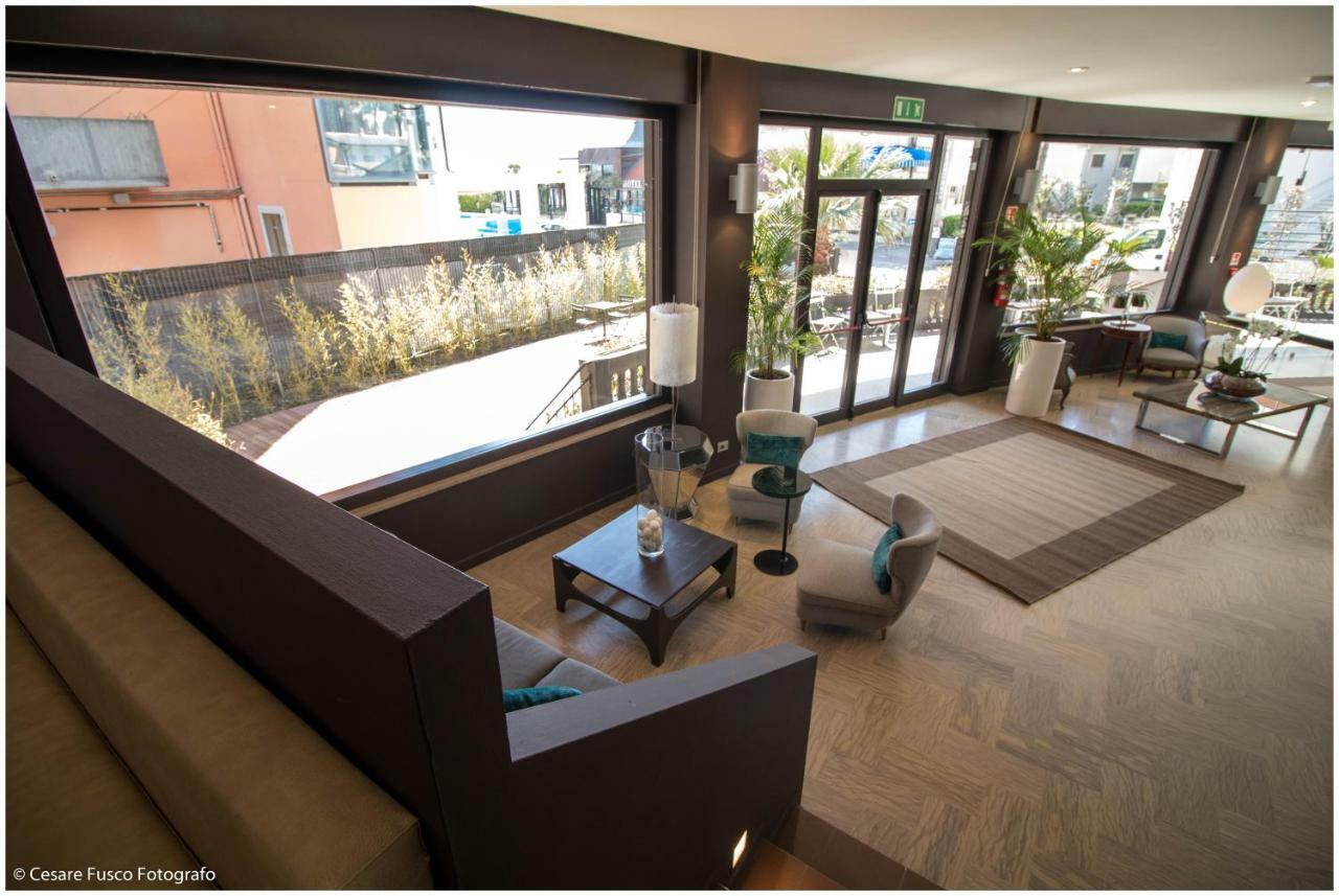 Hotel Caraibi Milano Marittima Kültér fotó