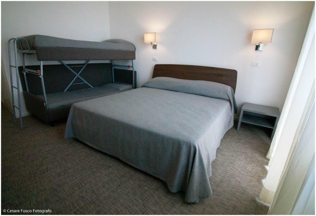 Hotel Caraibi Milano Marittima Kültér fotó