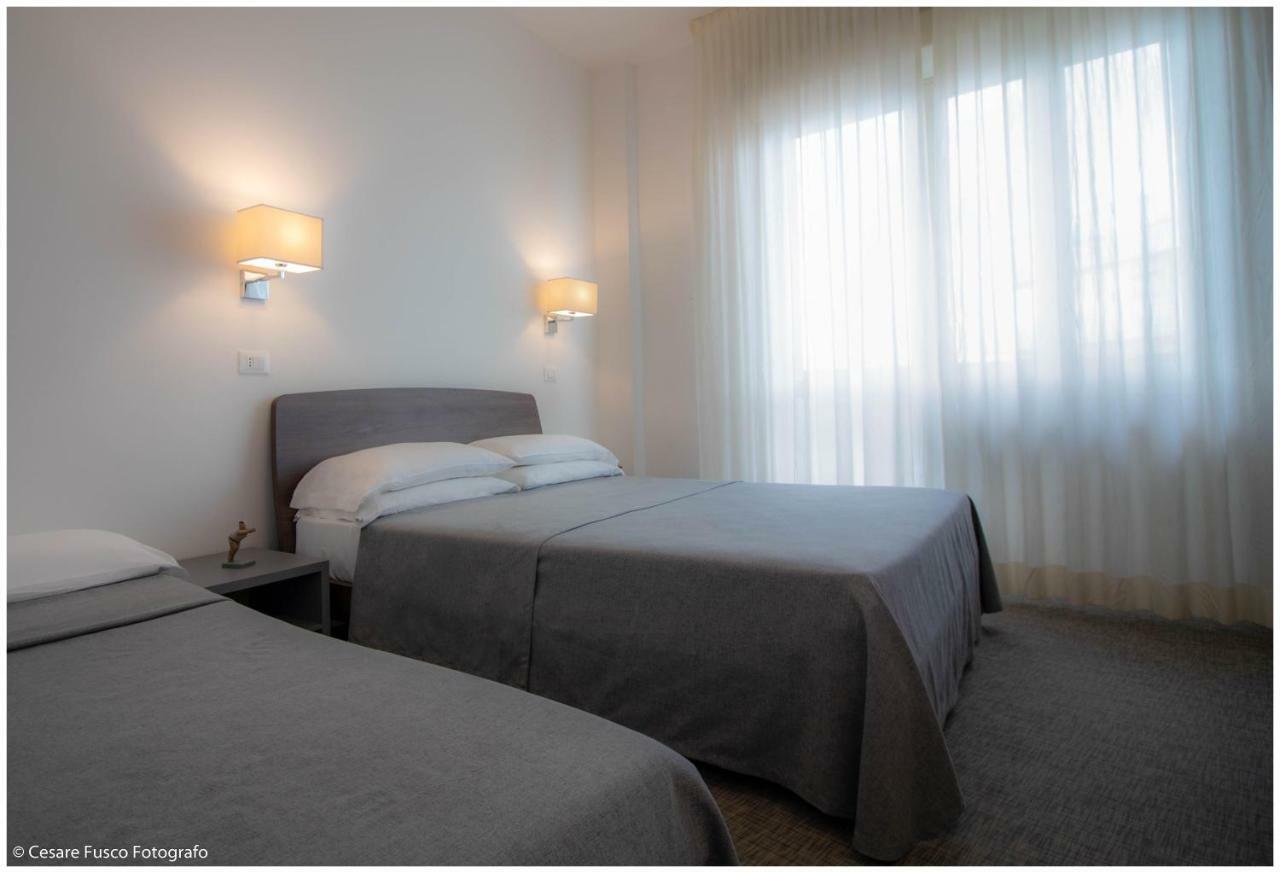 Hotel Caraibi Milano Marittima Kültér fotó