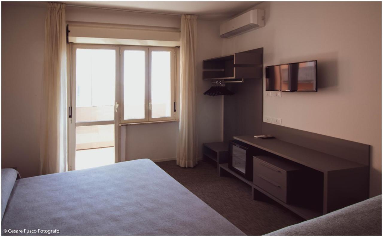 Hotel Caraibi Milano Marittima Kültér fotó