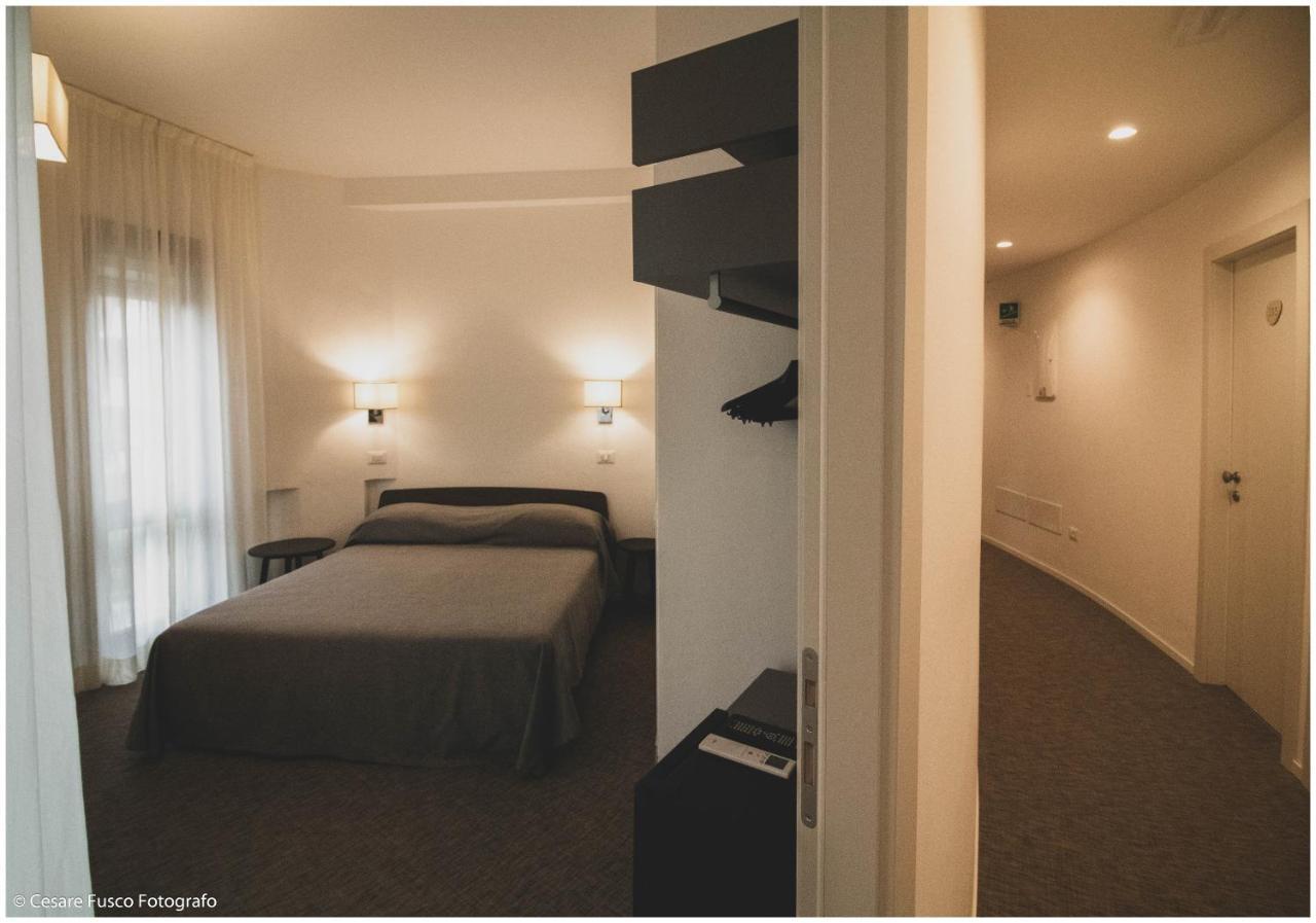 Hotel Caraibi Milano Marittima Kültér fotó